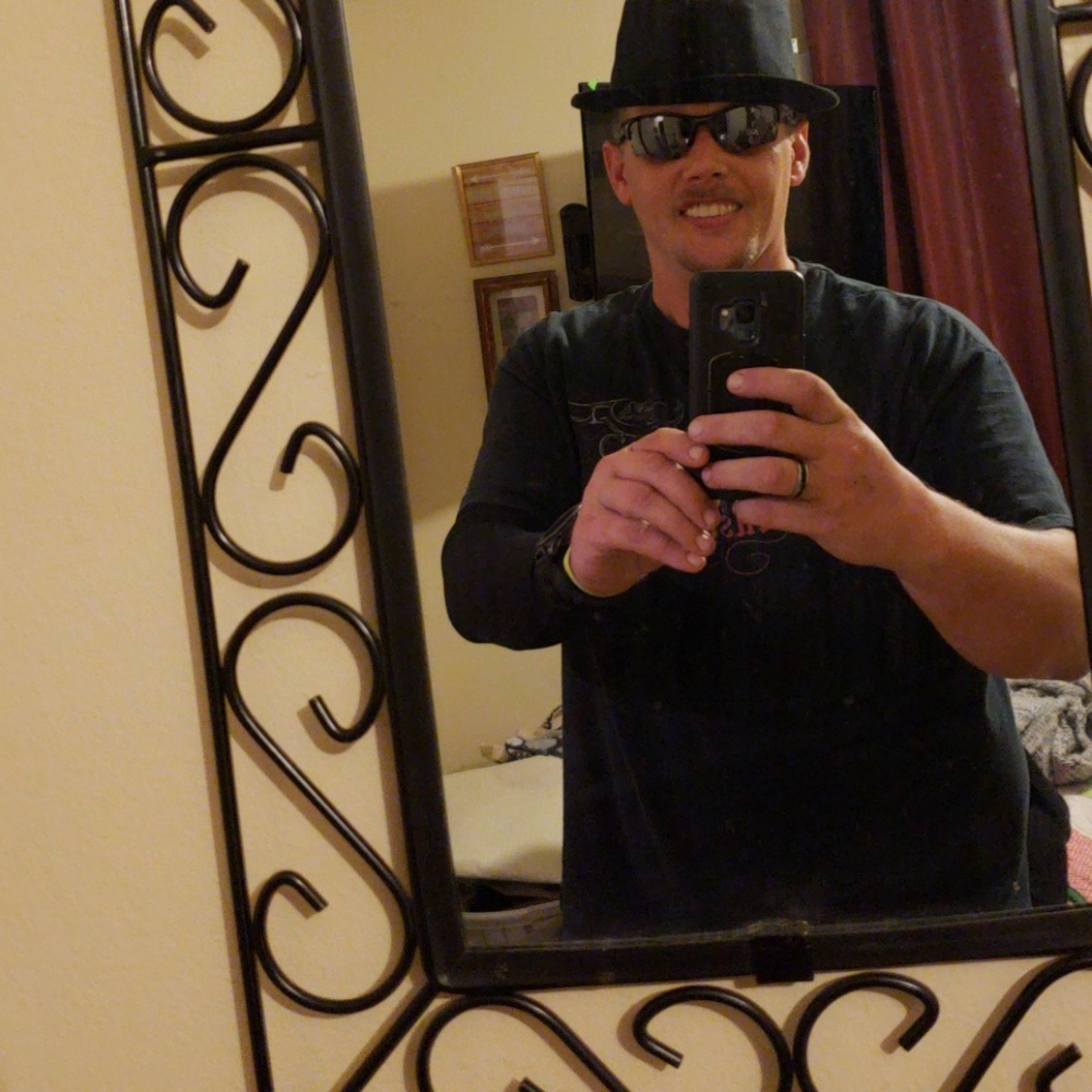 Van's hat - Picture 2 of 5